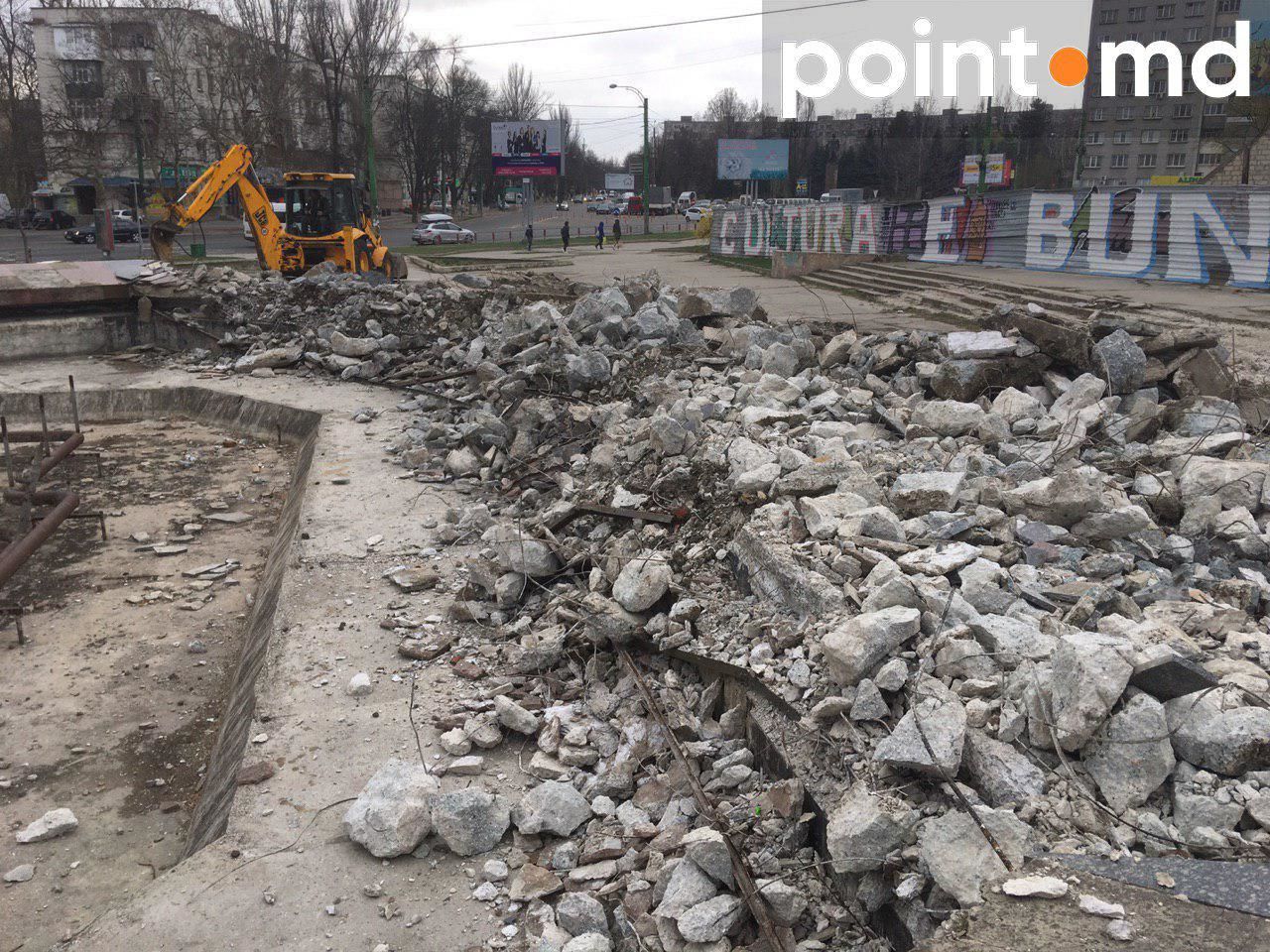 В столице сносят фонтан рядом с парком "Долина роз". Кодряну: Это ремонт