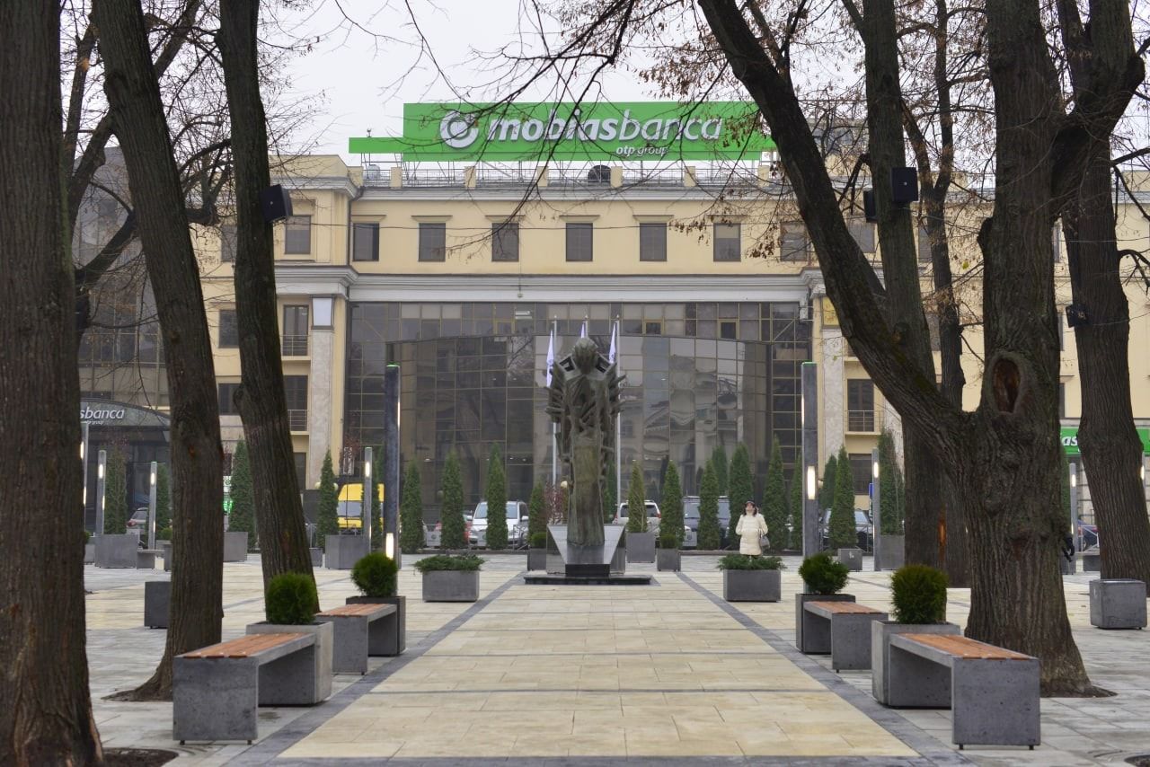 Состоялось официальное открытие сквера "Михай Эминеску"