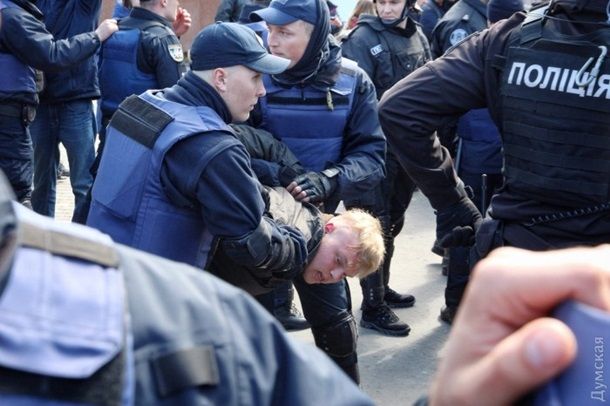 В Одессе на Аллее Славы подрались радикалы
