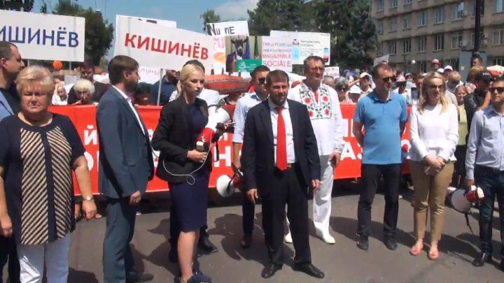 В центре Кишинева сторонники Шора заблокировали дорожное движение