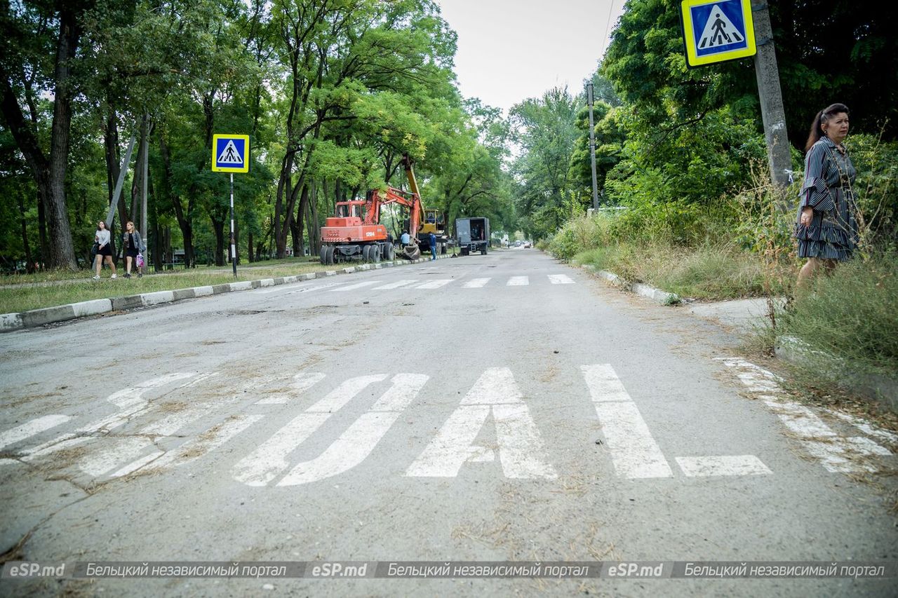 В столовой бельцкого лицея не успели сделать ремонт: Детей кормят в соседней школе