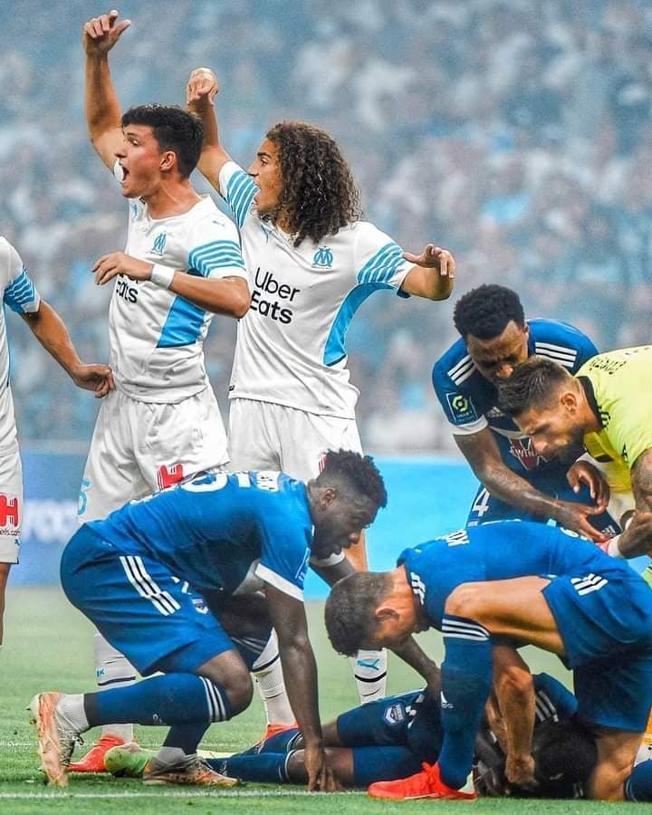 Футболист "Бордо" потерял сознание во время матча чемпионата Франции