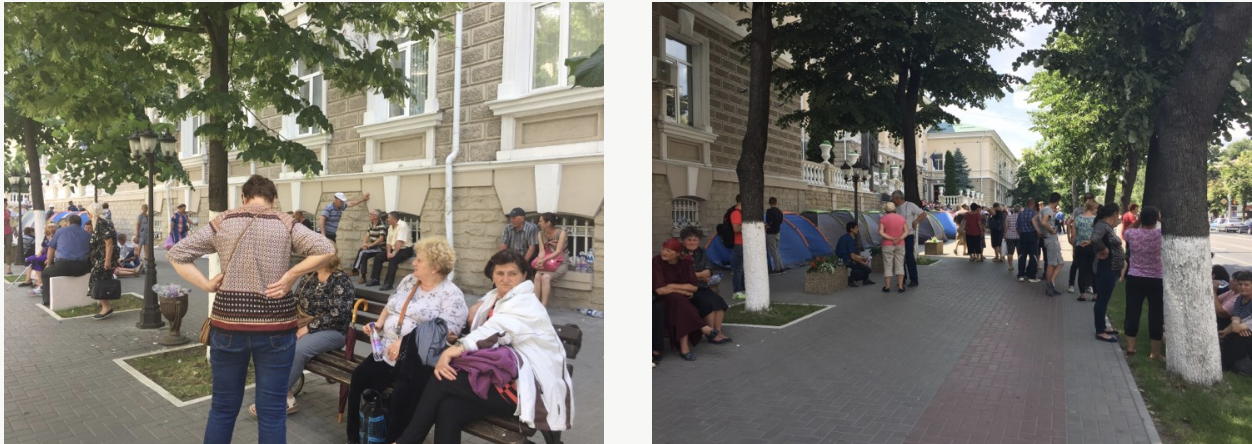 Перед госучреждениями продолжают находиться люди в палатках