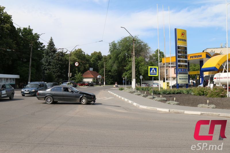 В Бельцах водитель BMW и таксист не смогли разминуться