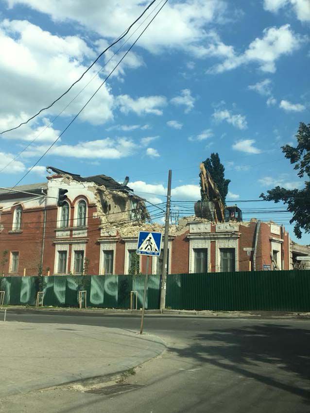 Старинное здание в центре Кишинева сносят ради новостройки