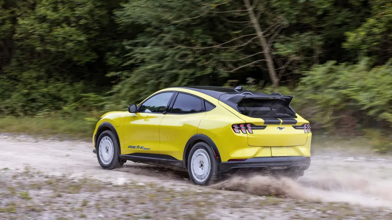 Ford презентовал экстремальный электрокроссовер для бездорожья