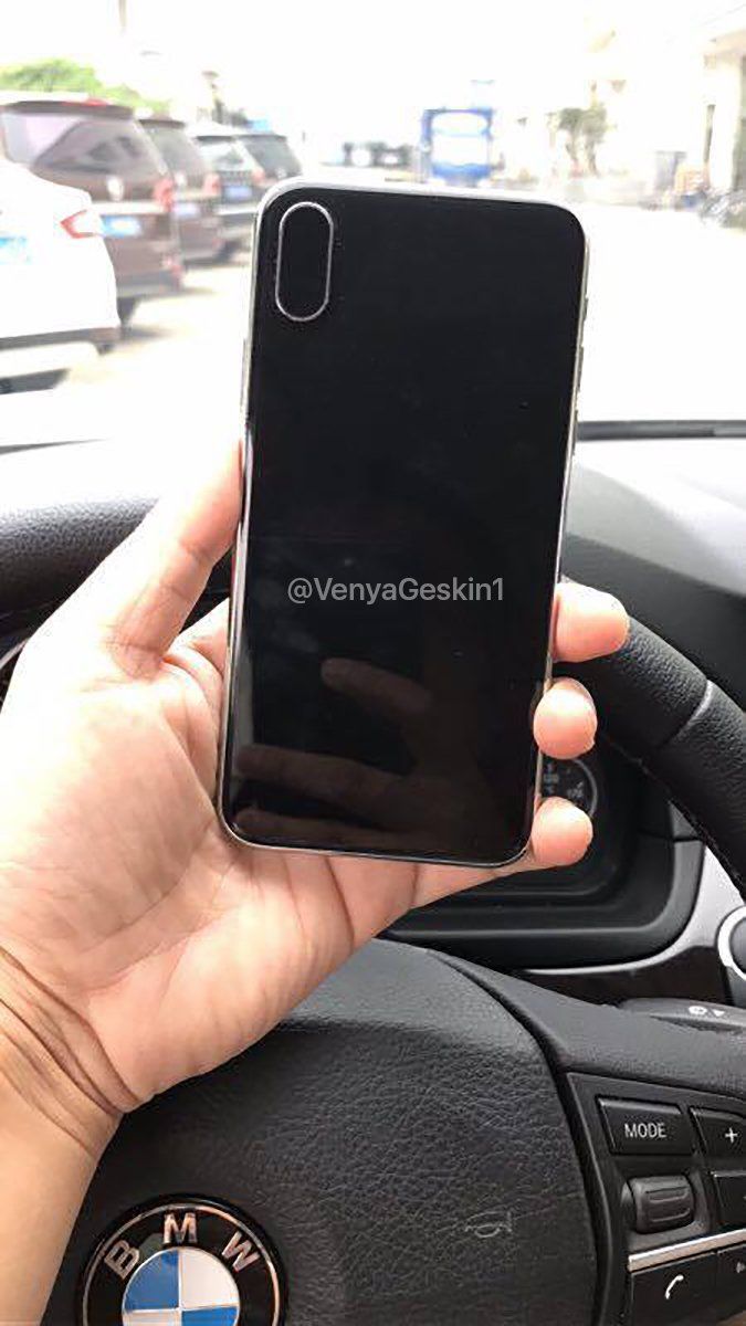 Опубликованы фотографии макета iPhone 8