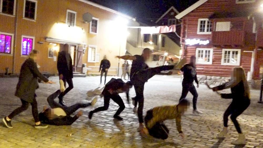 В Норвегии прошли "дикие" вечеринки после отмены COVID-ограничений