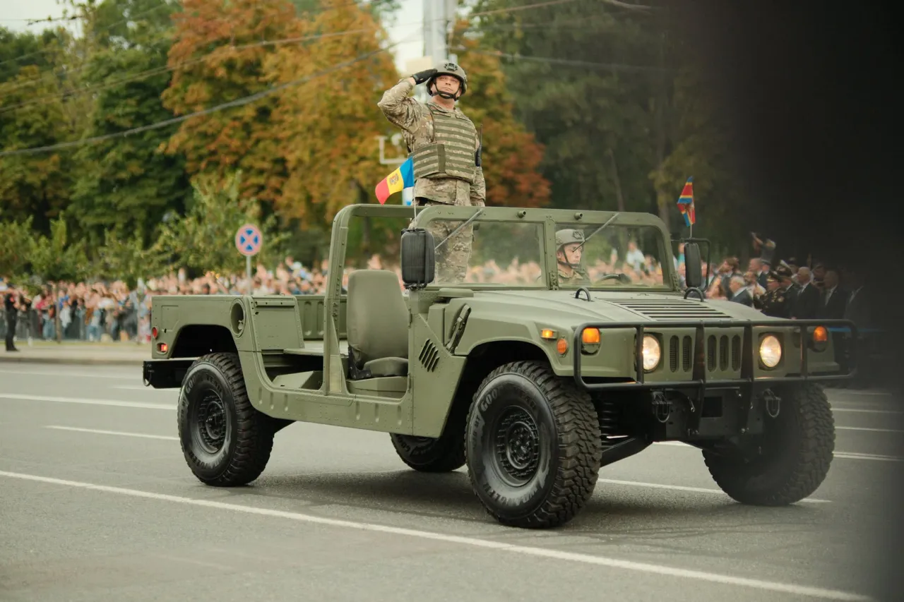 Более 7 тысяч зрителей наблюдали за военным парадом в центре Кишинева