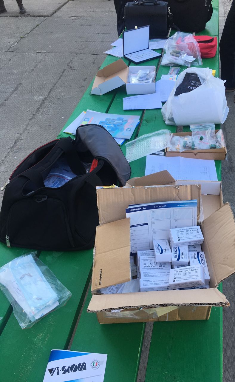 Produse stomatologice și inventar tehnic, în cantități comerciale, reținute la Leușeni și Criva