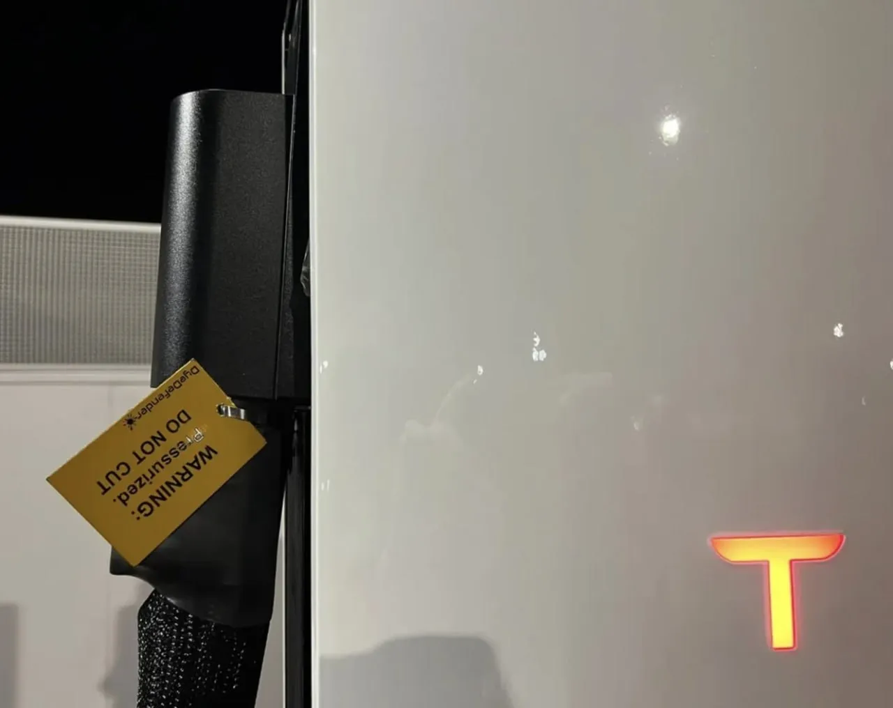 Tesla introduce măsuri de protecție împotriva vandalismului la stațiile Supercharger