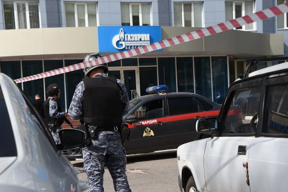 В Белгороде беспилотник попал в административное здание "Газпрома"