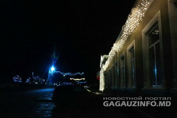 В Авдарме уже зажгли праздничные огни и поставили новогоднюю елку
