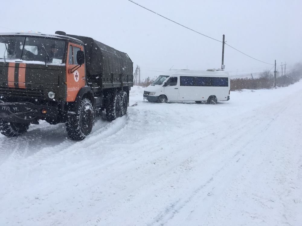 Спасатели в Одесской области вытащили из снежной ловушки автобус «Кишинев - Киев»
