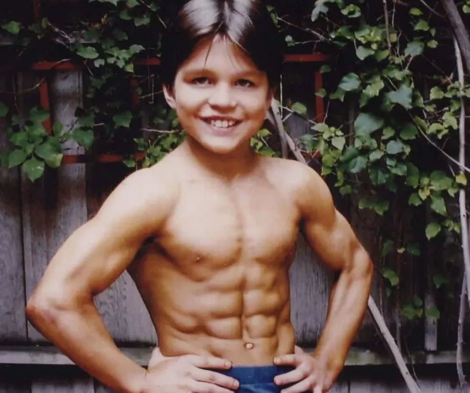 Cel mai puternic băiat a renunțat la bodybuilding și duce o viață obișnuită
