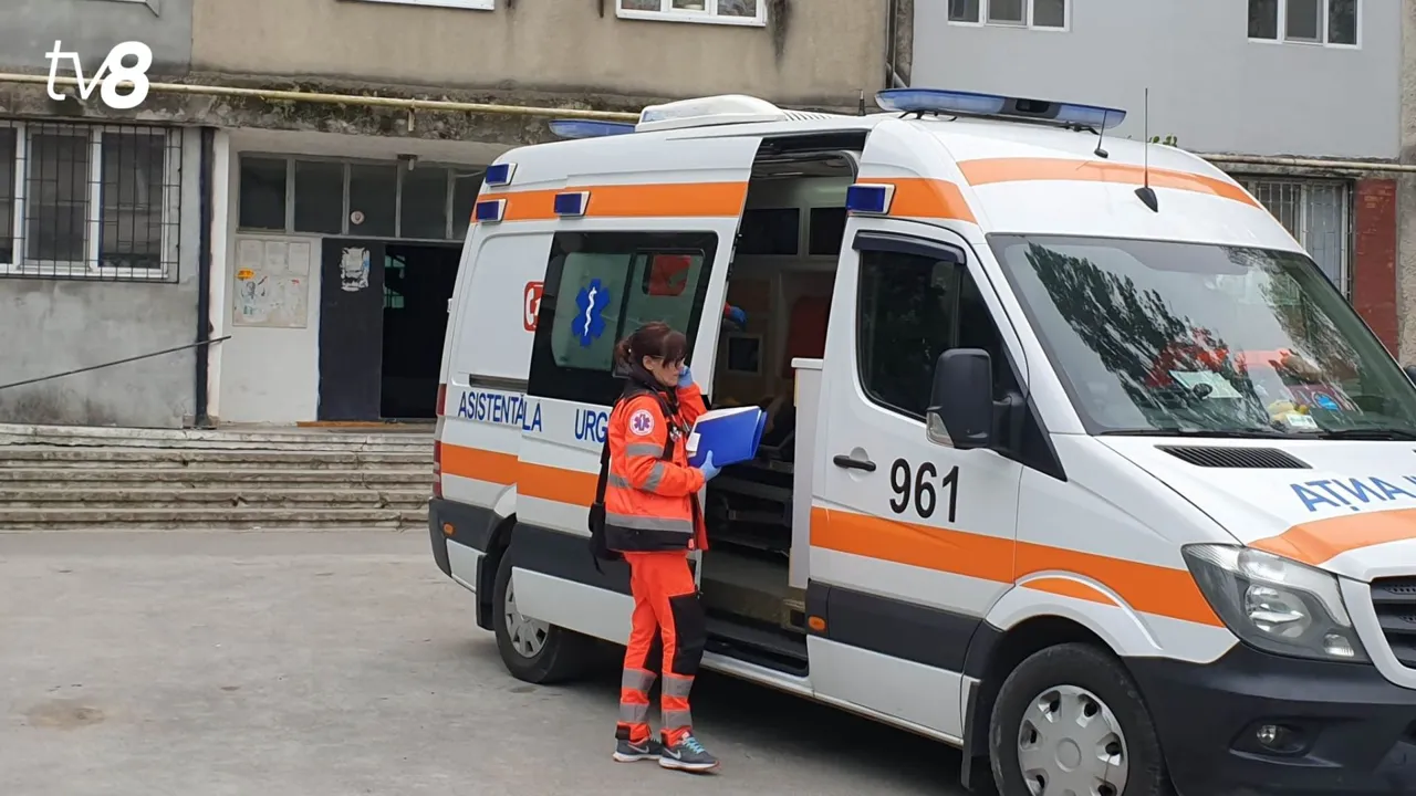 В Кишиневе мужчина угрожал спрыгнуть с пятого этажа: его остановили спасатели