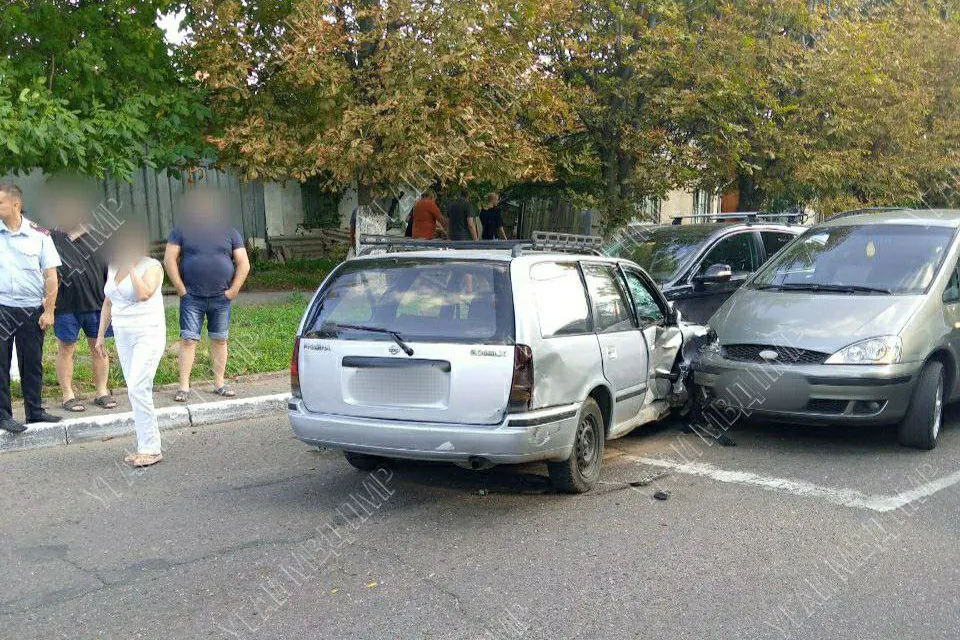 В Бендерах столкнулись 4 автомобиля: одному из водителей стало плохо за рулём