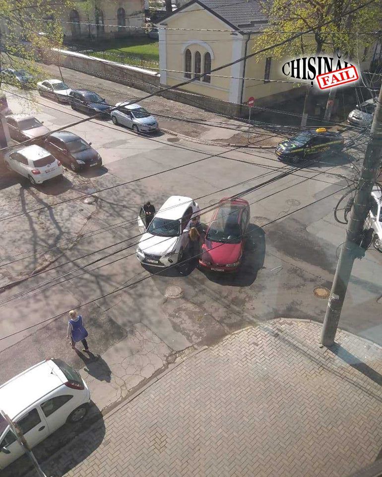 В первой половине дня на перекрестке в Центре произошло две аварии