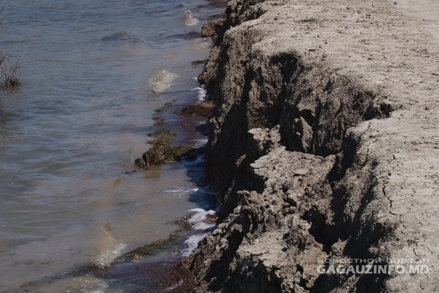 Дамба водохранилища в Дезгинже на грани прорыва