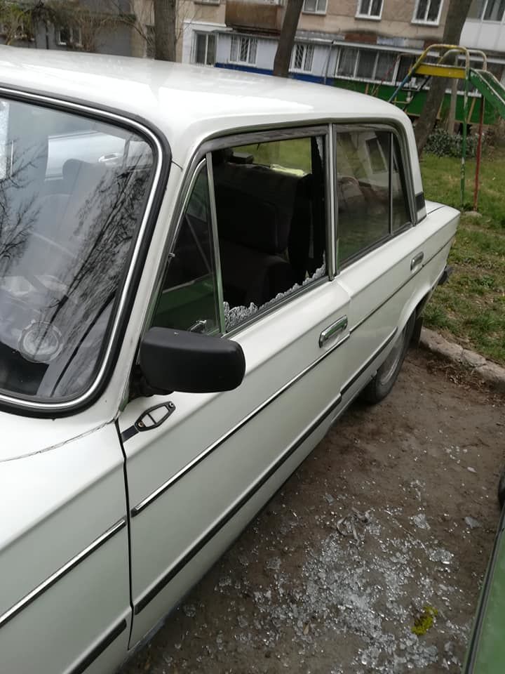 На Рышкановке вандалы разбили три автомобиля "Жигули"