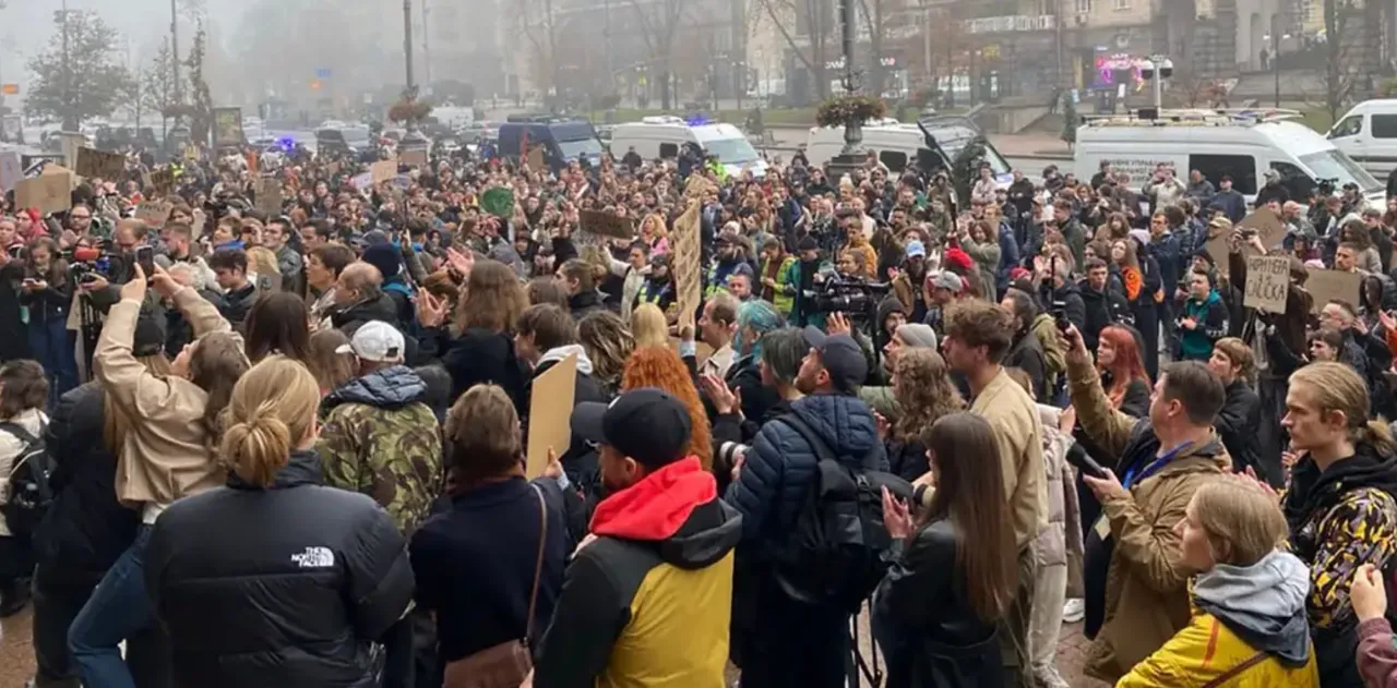 Сотни жителей Киева вышли на акцию протеста против мэра Кличко