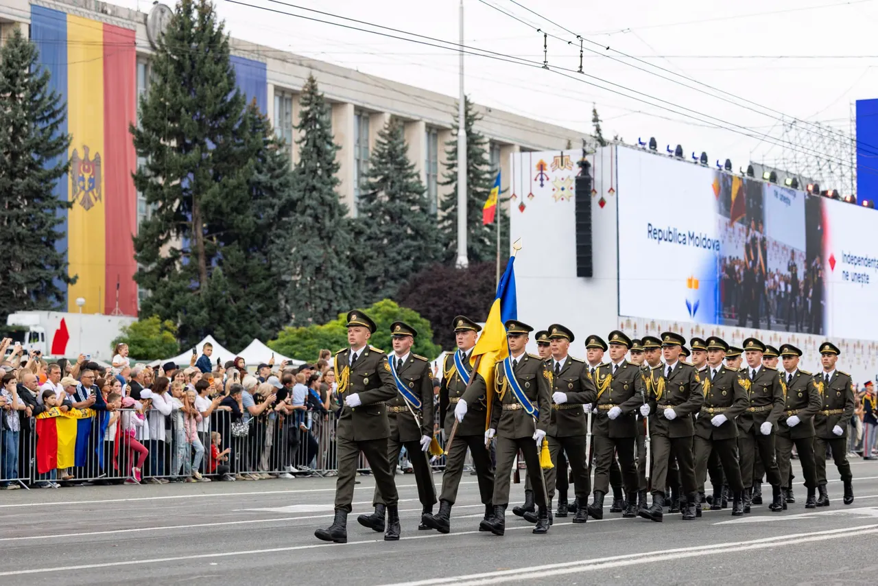 Более 7 тысяч зрителей наблюдали за военным парадом в центре Кишинева