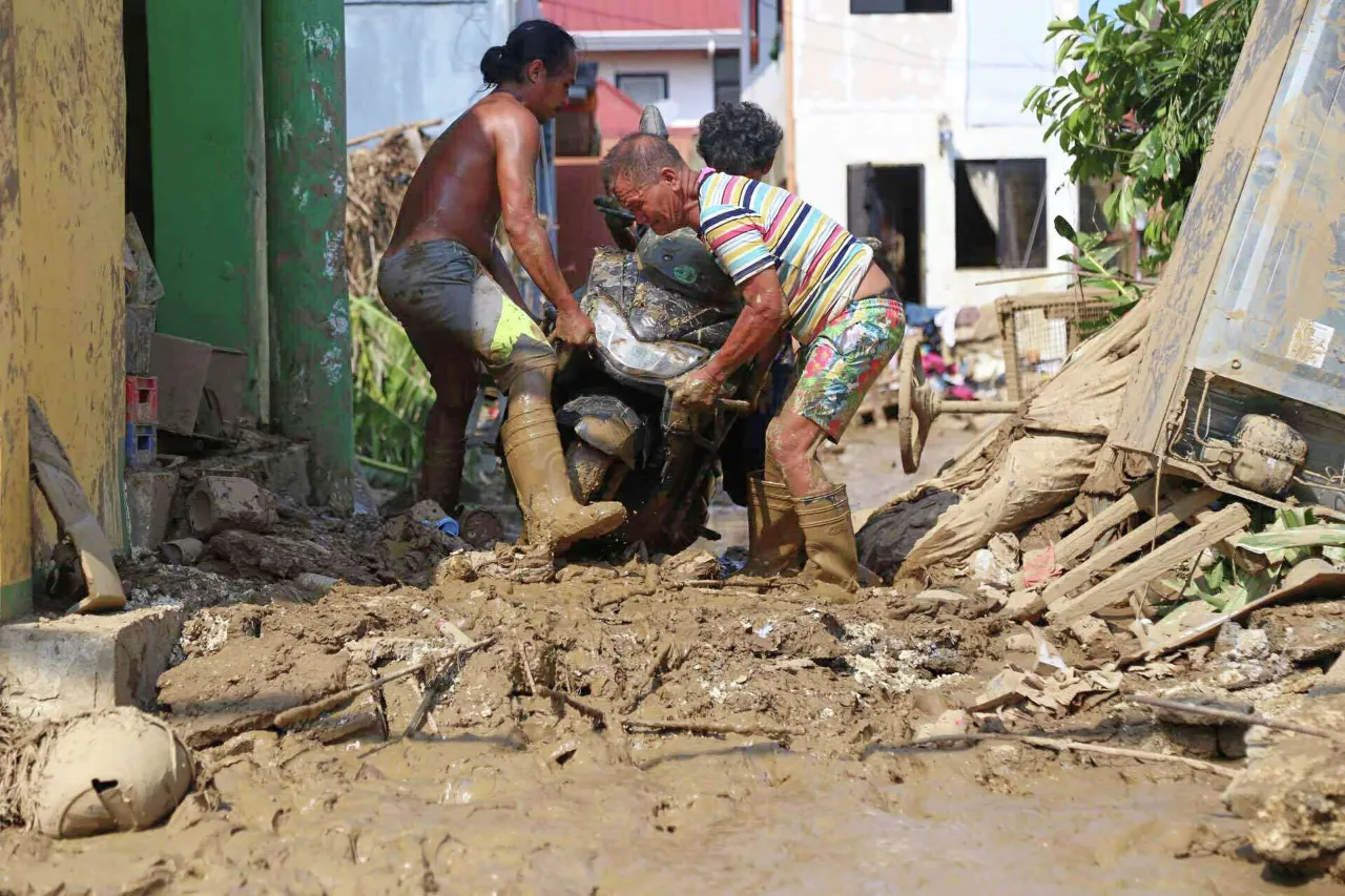 Peste jumătate de milion de persoane, evacuate în Vietnam din cauza taifunului Kalmaegi