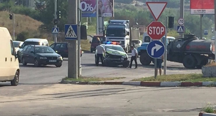 На Чеканах произошла авария с участием автомобиля полиции