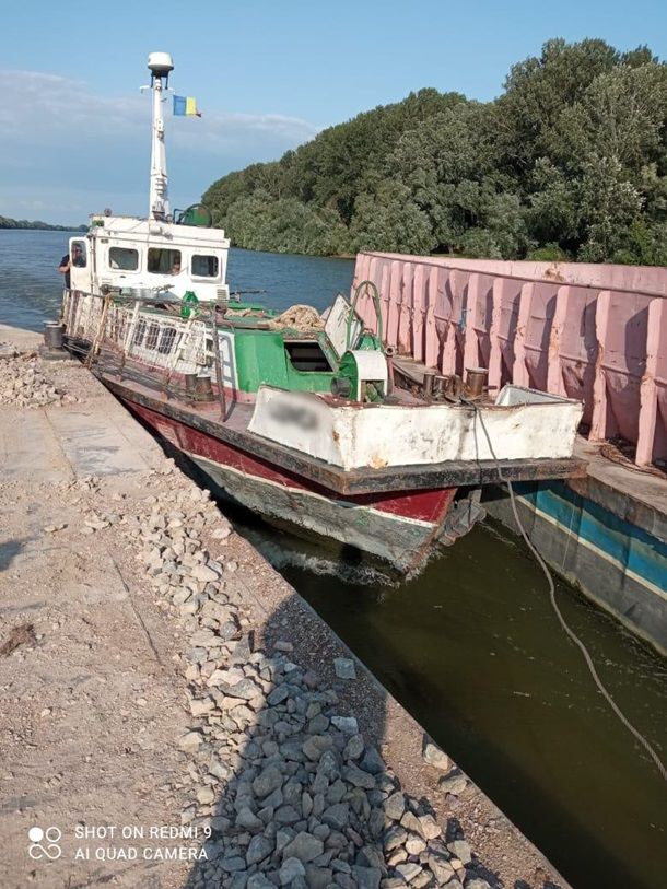 Пограничники задержали румынское судно в дельте Дуная