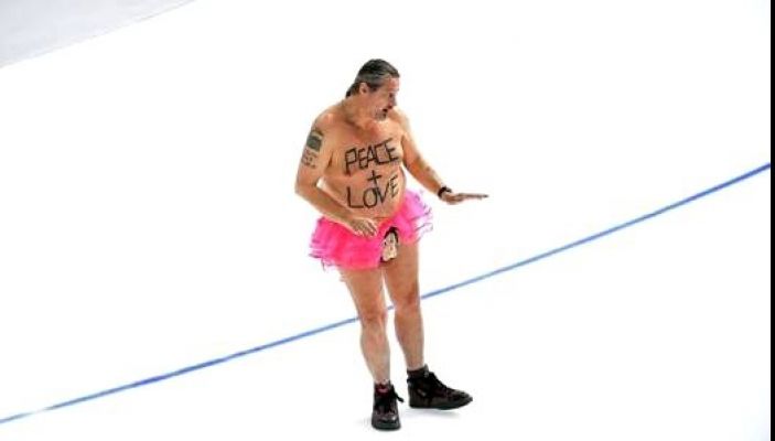 Jocurile Olimpice de iarnă 2018: Un fan aproape dezbrăcat a fost aplaudat de public