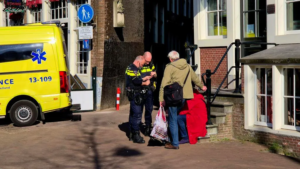 Un bărbat necunoscut a atacat cu un cuțit oamenii din centrul Amsterdamului