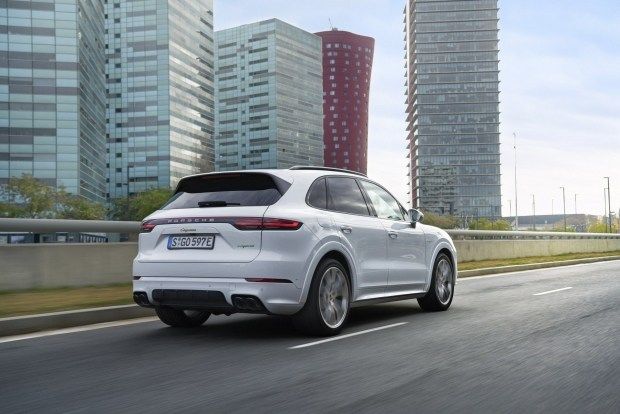 Porsche представил новый гибридный Cayenne