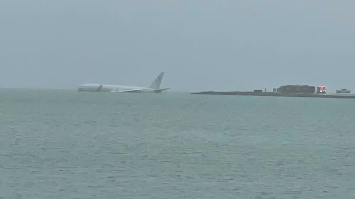 Самолет-разведчик ВМС США сел на воду на Гавайях: пострадали 9 человек
