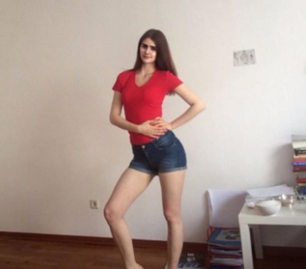 Eleva care și-a scos virginitatea la vânzare: „Am nevoie de mașină și casă”