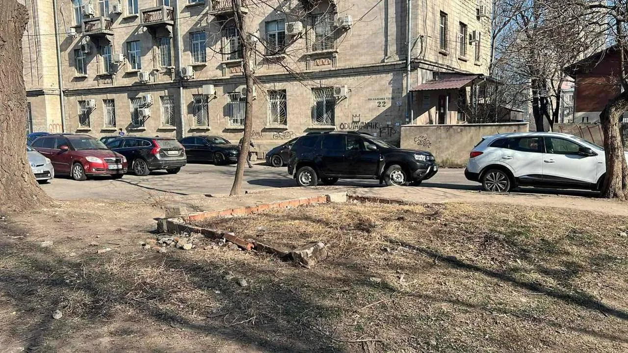 Două gherete neautorizate din Capitală, demontate