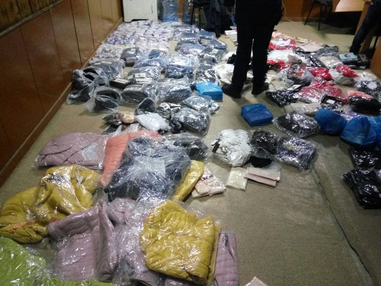 Bunuri importate ilegal în țară, confiscate de polițiștii de frontieră