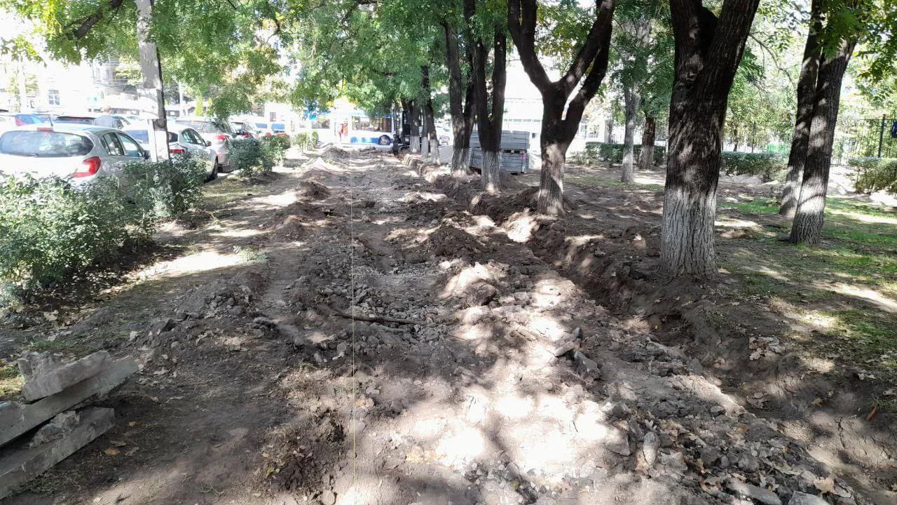 Начаты работы по восстановлению мини-сквера в секторе Рышкановка