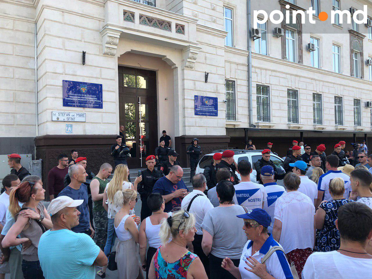Ренато Усатого доставили в прокуратуру