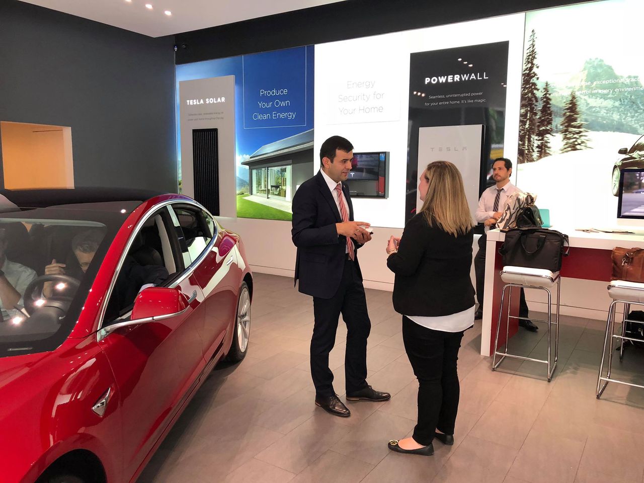 Кирилл Габурич пригласил компанию Tesla в Молдову