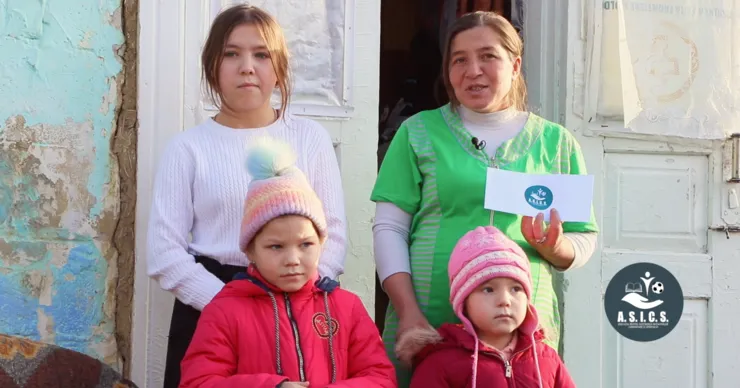 Кампания A.S.I.C.S. "Помогите нам помочь" поддержала одинокую мать семерых детей