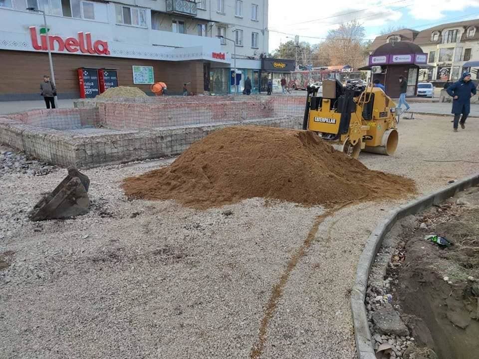 Продолжаются работы по восстановлению сквера на улице Н. Титулеску
