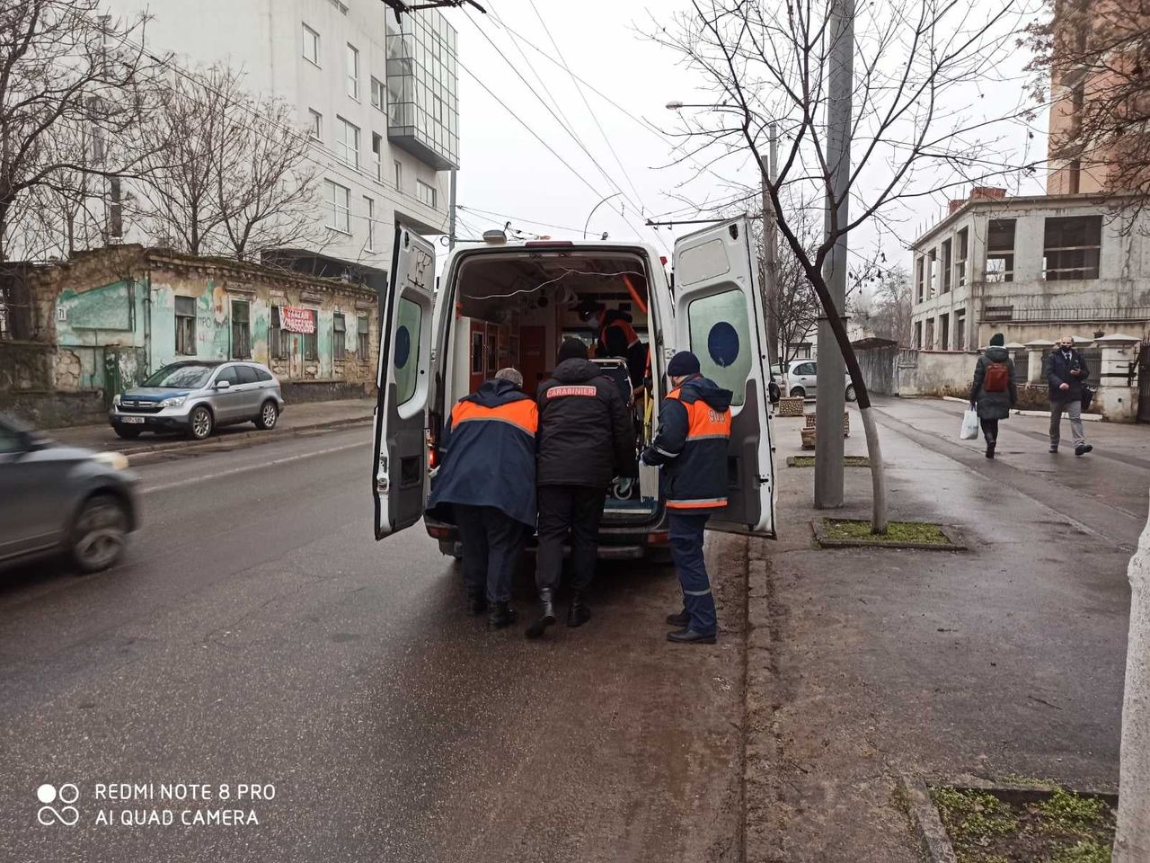 Карабинеры оказали помощь прохожему, потерявшему сознание на улице столицы