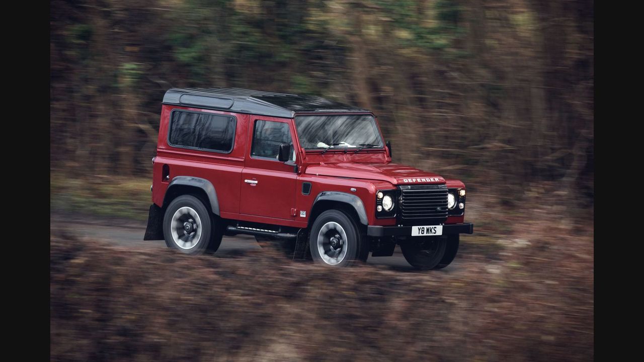 Land Rover Defender primeşte o ediţie aniversară