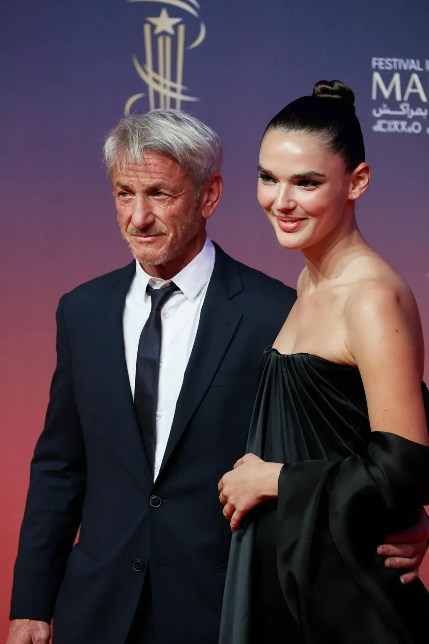 Actorul Sean Penn și iubita sa din Moldova au debutat spectaculos pe covorul roșu