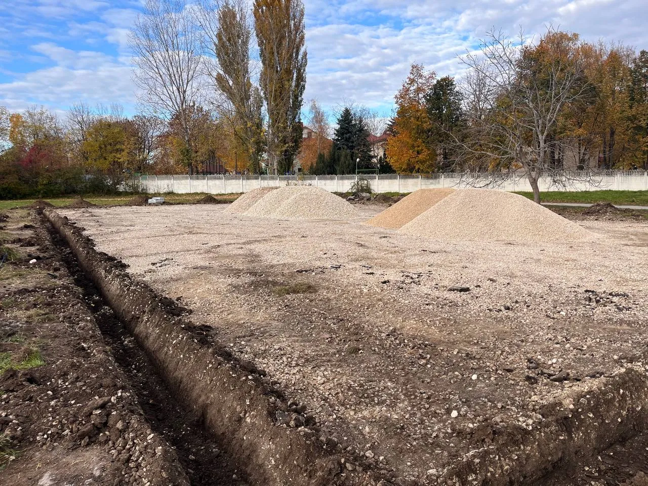 Un nou teren sportiv este construit pe bulevardul Dacia din Chișinău