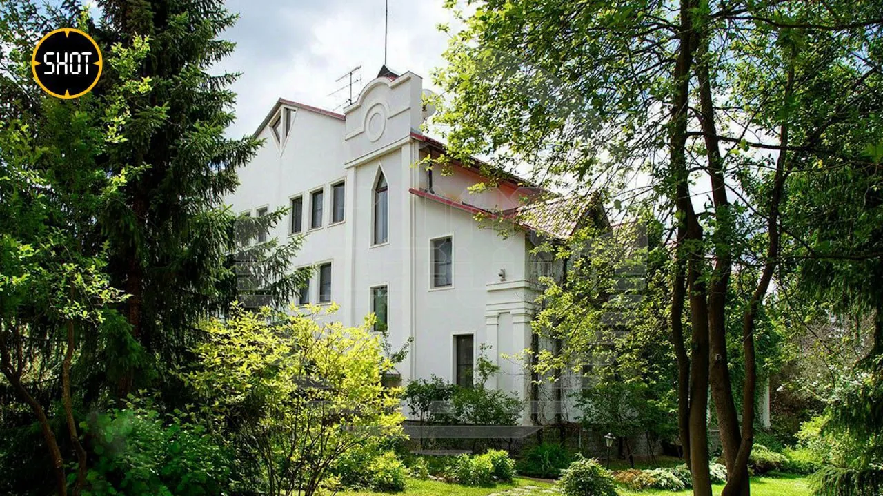 Vila Alei Pugaciova, disponibilă pentru chirie cu 23.000 de dolari pe lună