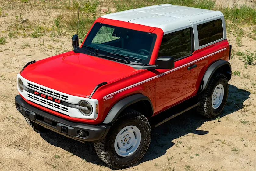 Ford представил ретро-версии моделей Bronco и Bronco Sport