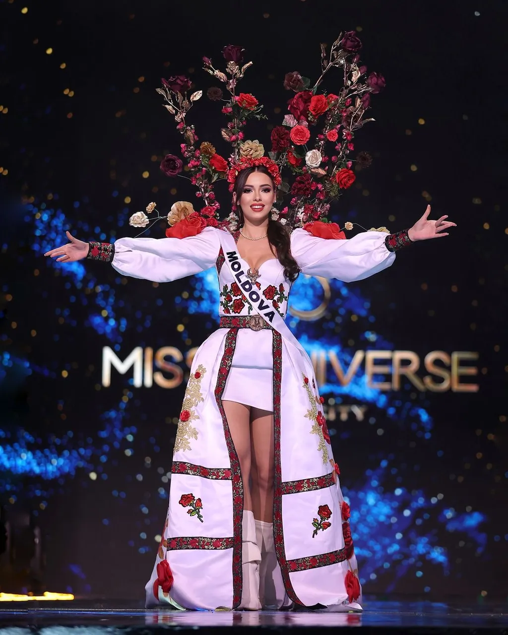 O tânără a reprezentat Moldova la Miss Univers într-o ținută cu portretul lui Ștefan cel Mare