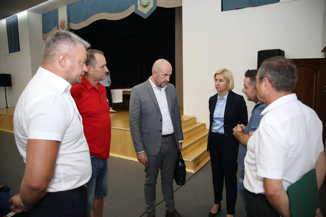 Фермеры на встрече с Болей: Около 70% урожая семян подсолнечника потеряно