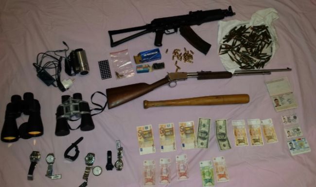 Indivizii care anul trecut au furat mai multe ceasuri de lux dintr-un magazin din capitala, retinuti